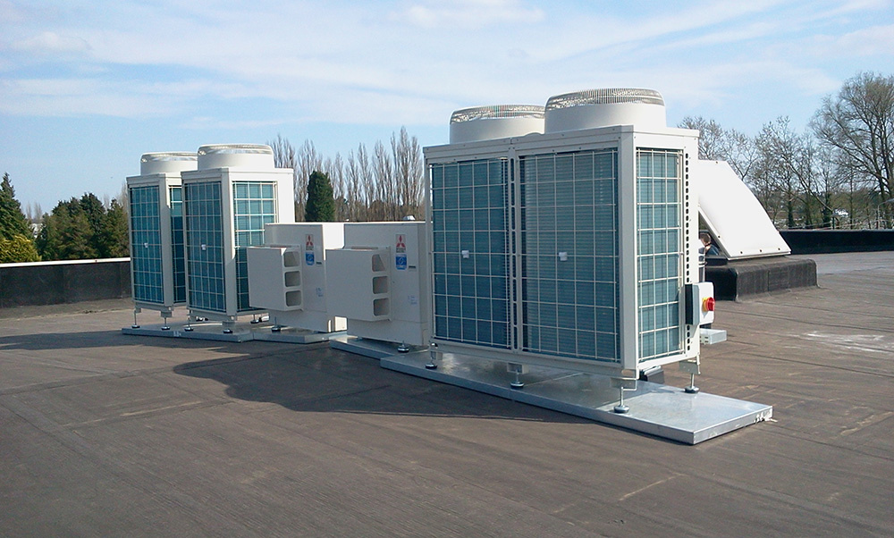 Installation de climatisation et pompe à chaleur pour bâtiment d'entreprise